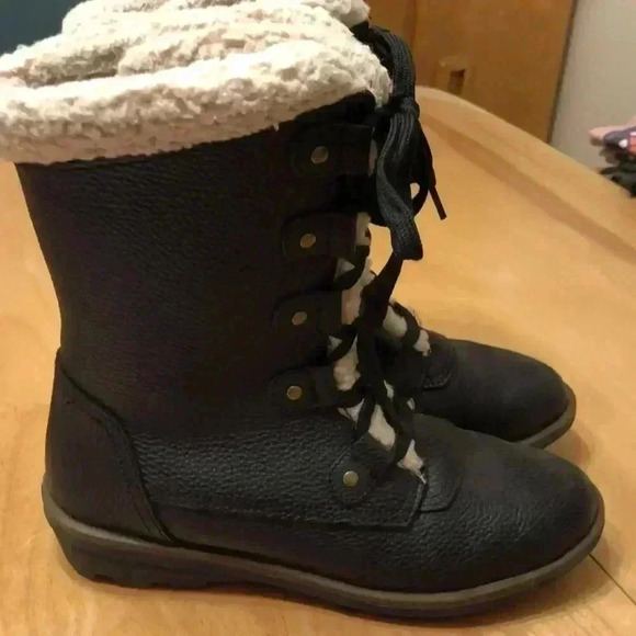 Khombu black leather faux fur lined lace up boots.size 8.5 - Picture 5 of 12